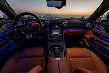 Mercedes-Benz SL-Class AMG IV (R232)، رودستر SL 55 — منظر عام للمقصورة