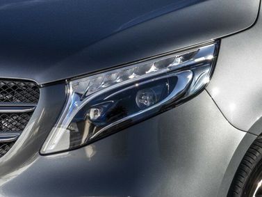 Mercedes-Benz V-Class عملية فيس ليفت III (W447)، ميني فان XL — المصباح الأمامي