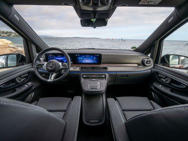 Mercedes-Benz V-Class III (W447 W447) فيس ليفت 2، ميني فان Long — منطقة السائق