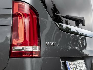 Mercedes-Benz V-Class عملية فيس ليفت III (W447)، ميني فان L — الجزء الخلفي من السيارة عن قرب