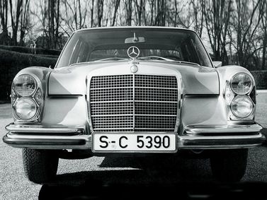 Mercedes-Benz W108، سيدان — منظر أمامي
