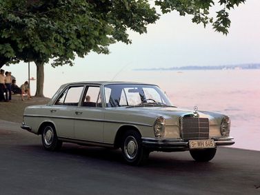 Mercedes-Benz W108، سيدان — منظر أمامي أيمن