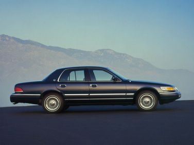 Mercury Grand Marquis ثانياً، سيدان — منظر من الجانب الأيسر