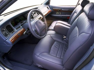 Mercury Grand Marquis ثالثاً، سيدان — منطقة السائق