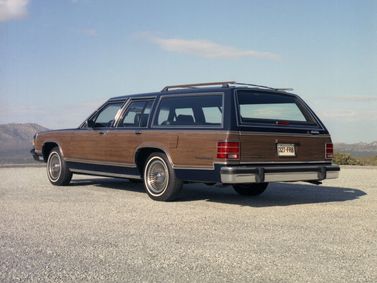 Mercury Grand Marquis I، واجون 5 أبواب — منظر خلفي بزاوية ثلاثة أرباع