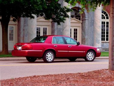 Mercury Grand Marquis رابعاً، سيدان — منظر خلفي أيسر