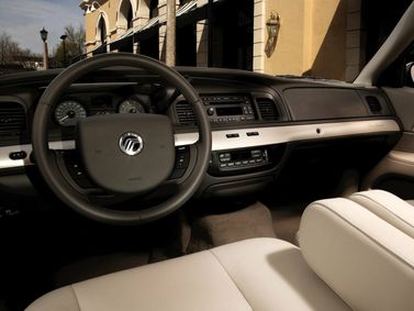 Mercury Grand Marquis فيس ليفت IV، سيدان — لوحة القيادة