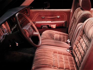 Mercury Grand Marquis I، واجون 5 أبواب — المقاعد الأمامية