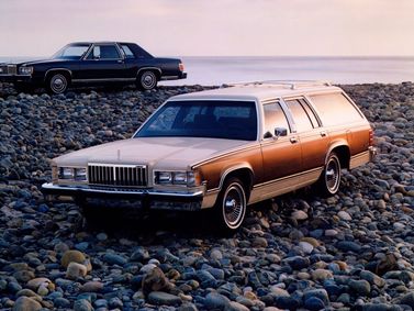 Mercury Grand Marquis I، واجون 5 أبواب — منظر أمامي بزاوية ثلاثة أرباع