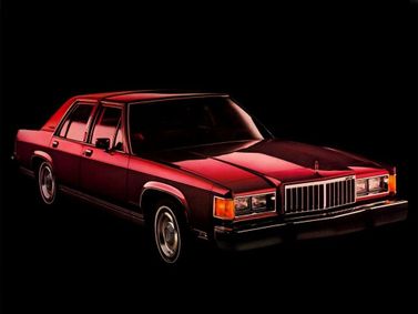 Mercury Grand Marquis I، سيدان — منظر أمامي أيمن
