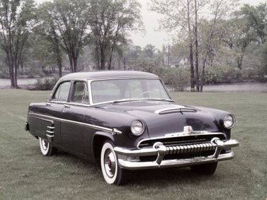 Mercury Monterey I، سيدان — منظر أمامي
