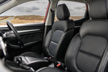 MG ZS II, Внедорожник 5 дв. — передние сиденья