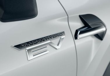 Mitsubishi ASX ثانياً، دفع رباعي 5 أبواب — شعار السيارة واسم الطراز