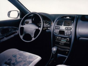 Mitsubishi Carisma I, Лифтбэк — передняя панель