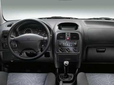 Mitsubishi Carisma I Рестайлинг, Лифтбэк — передняя панель