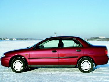 Mitsubishi Carisma I, Седан — вид слева