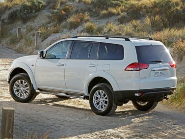 Mitsubishi Challenger فيس ليفت الثاني، دفع رباعي 5 أبواب — منظر خلفي أيسر