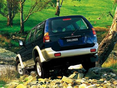 Mitsubishi Challenger أنا فيس ليفت، دفع رباعي 5 أبواب — منظر خلفي أيسر