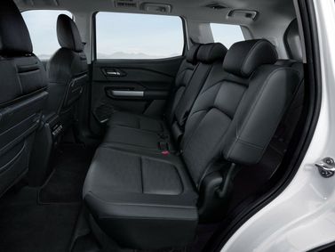 Mitsubishi Destinator, Внедорожник 5 дв. — задние сиденья