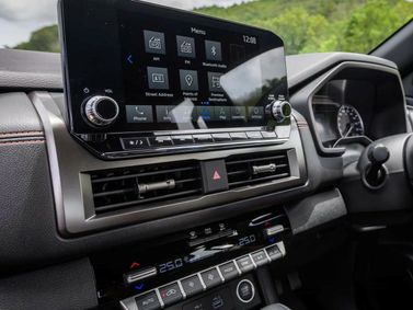 Mitsubishi L200 سادساً، بيك أب بكابينة مفردة — شاشة نظام المعلومات والترفيه