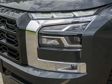 Mitsubishi L200 VI, Пикап двойная кабина — передняя фара