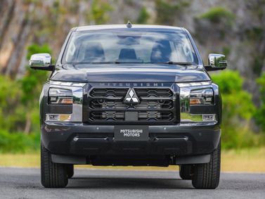 Mitsubishi L200 VI, Пикап двойная кабина — вид спереди