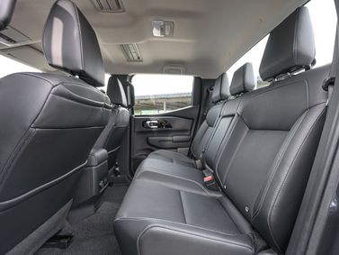 Mitsubishi L200 VI, Пикап двойная кабина — задние сиденья
