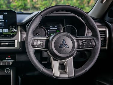 Mitsubishi L200 VI, Пикап двойная кабина — рулевое колесо