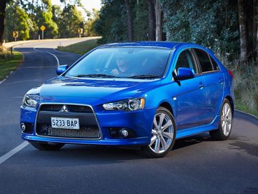 Mitsubishi Lancer فيس ليفت X، هاتشباك 5 أبواب — منظر أمامي أيمن