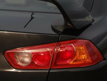 Mitsubishi Lancer Evolution X، سيدان — المصباح الخلفي