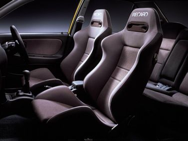 Mitsubishi Lancer Evolution ثالثاً، سيدان — المقاعد الأمامية
