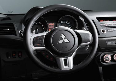 Mitsubishi Lancer Evolution X، سيدان — عجلة القيادة
