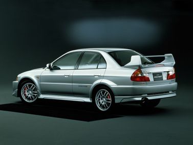 Mitsubishi Lancer Evolution V، سيدان — منظر خلفي أيسر