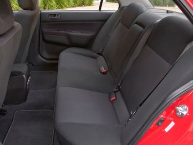 Mitsubishi Lancer Ralliart IX Рестайлинг, Седан — задние сиденья