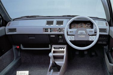 Mitsubishi Mirage II, Хэтчбек 5 дв. — передняя панель