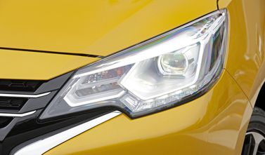 Mitsubishi Mirage عملية فيس ليفت السادس 2، هاتشباك 5 أبواب — المصباح الأمامي