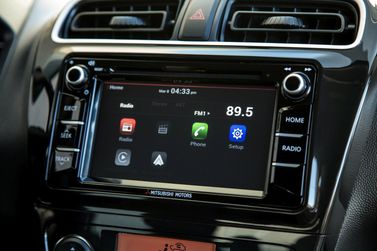Mitsubishi Mirage VI Рестайлинг, Седан — экран мультимедийной системы