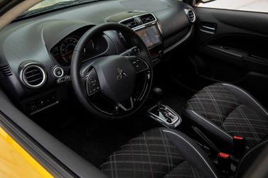 Mitsubishi Mirage عملية فيس ليفت السادس 2، هاتشباك 5 أبواب — منطقة السائق