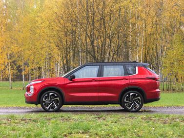 Mitsubishi Outlander IV, Внедорожник 5 дв. — вид слева