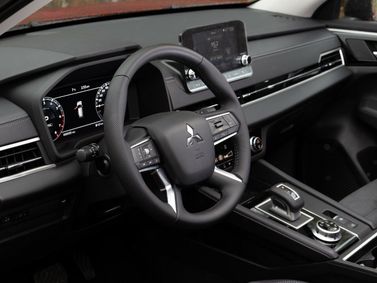 Mitsubishi Outlander IV, Внедорожник 5 дв. — место водителя