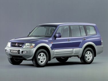 Mitsubishi Pajero ثالثاً، دفع رباعي 5 أبواب — منظر أمامي أيسر