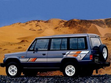 Mitsubishi Pajero I، دفع رباعي 5 أبواب — منظر خلفي أيسر
