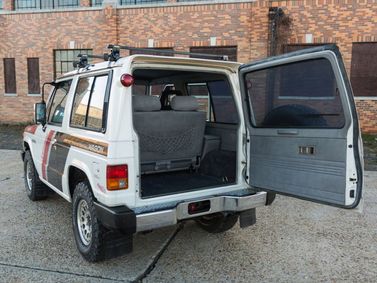 Mitsubishi Pajero I، دفع رباعي 3 أبواب — حجرة الأمتعة