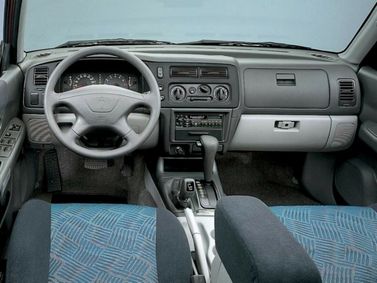 Mitsubishi Pajero Sport I، دفع رباعي 5 أبواب — لوحة القيادة