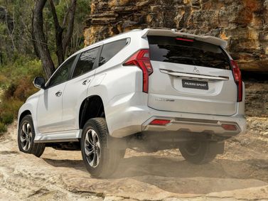 Mitsubishi Pajero Sport III Рестайлинг 2, Внедорожник 5 дв. — вид сзади в три четверти