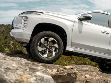 Mitsubishi Pajero Sport III Рестайлинг 2, Внедорожник 5 дв. — вид спереди слева