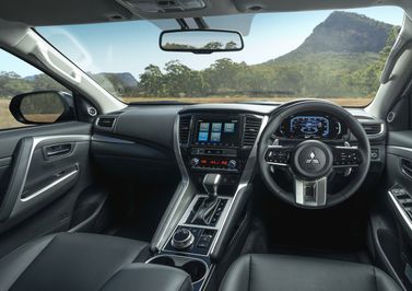Mitsubishi Pajero Sport III Рестайлинг 2, Внедорожник 5 дв. — место водителя