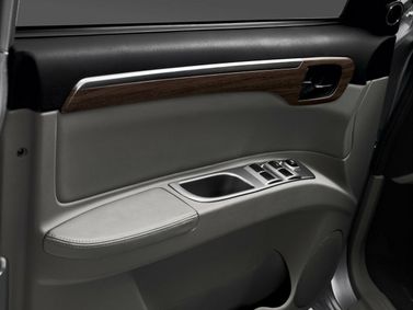Mitsubishi Pajero Sport ثانياً، دفع رباعي 5 أبواب — تفصيل داخلي
