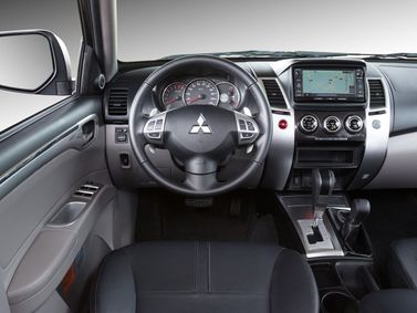 Mitsubishi Pajero Sport فيس ليفت الثاني، دفع رباعي 5 أبواب — منطقة السائق