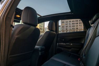 Mitsubishi RVR ثالثاً فيس ليفت 3، دفع رباعي 5 أبواب — منظر عام للمقصورة